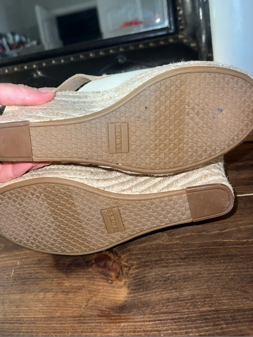 EUC! TOMS Canvas Espadrille Wedge Sandals in Cream- size 8!